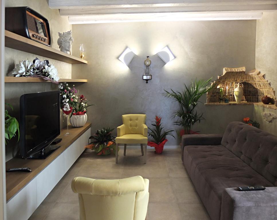 Notti O' Tunn Luxury Rooms In Centro Geraci Siculo Zewnętrze zdjęcie
